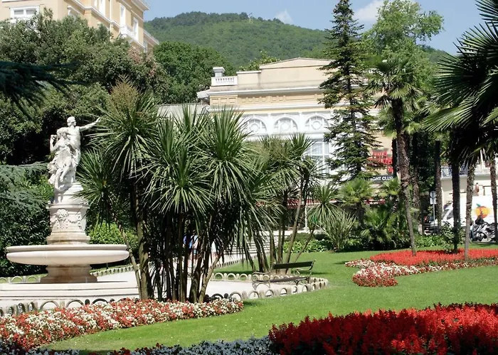 Stefani Опатия